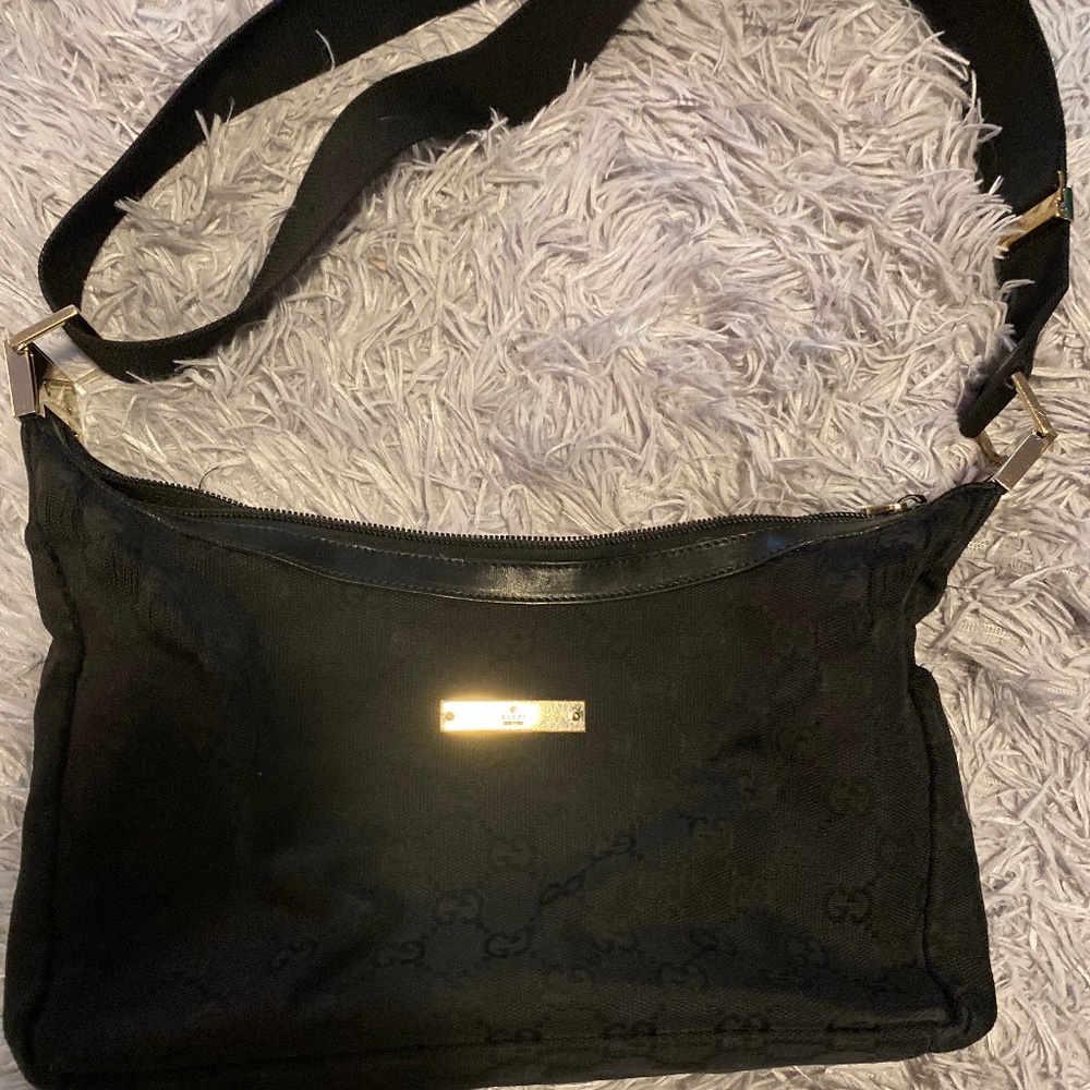 Gucci adjustable strap shoulder bag